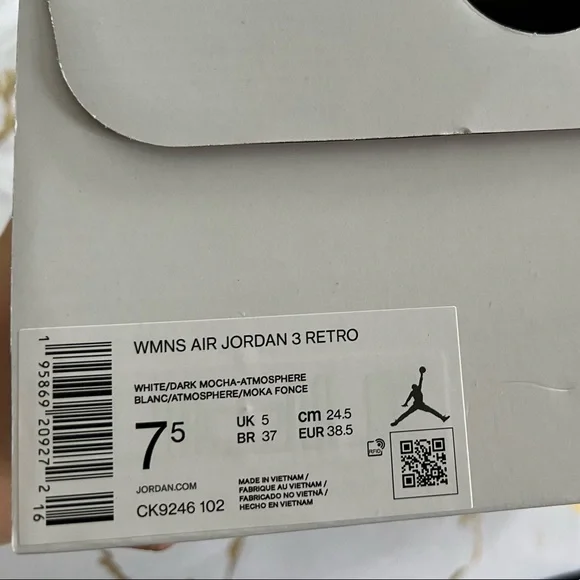 Brand new Air Jordan 3 Retro - Picture 4 of 4